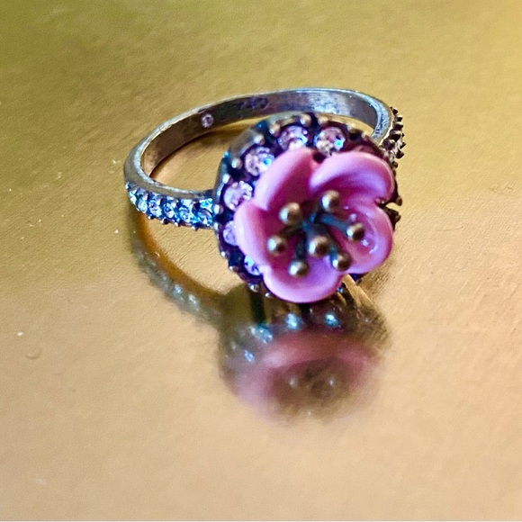 Flower ring - Picture 1 of 1